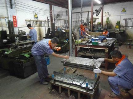 塑胶注塑开云集团-开云（中国）摆杆先复位机构
